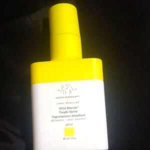 Drunk Elephant Wild Marula Tangle Spray is a weightless leave-in mist that detan